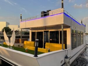 PARADISE CANAL CRUISE DUBAI NYE